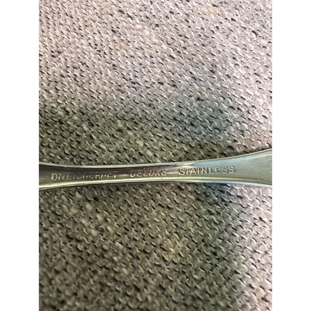 Oneida Oneidacraft Deluxe Stainless Teaspoon Chateau Pattern Silverware Flatware